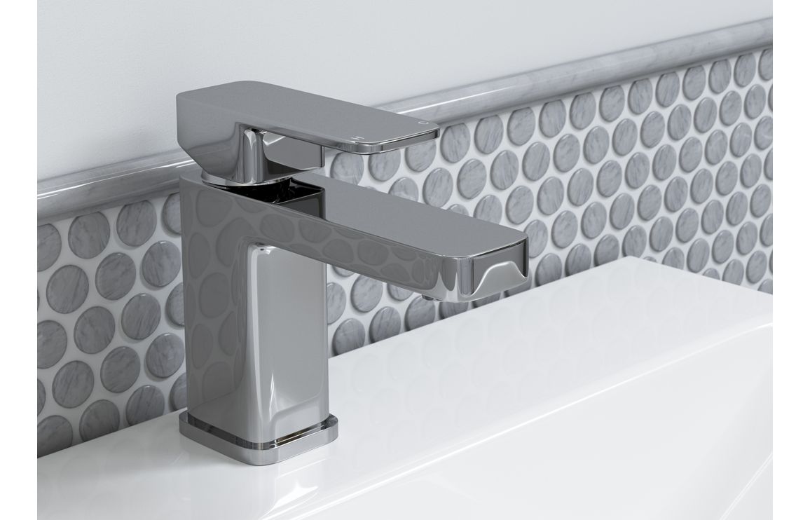 Adria Bath/Shower Mixer & Bracket - Chrome - Image 3