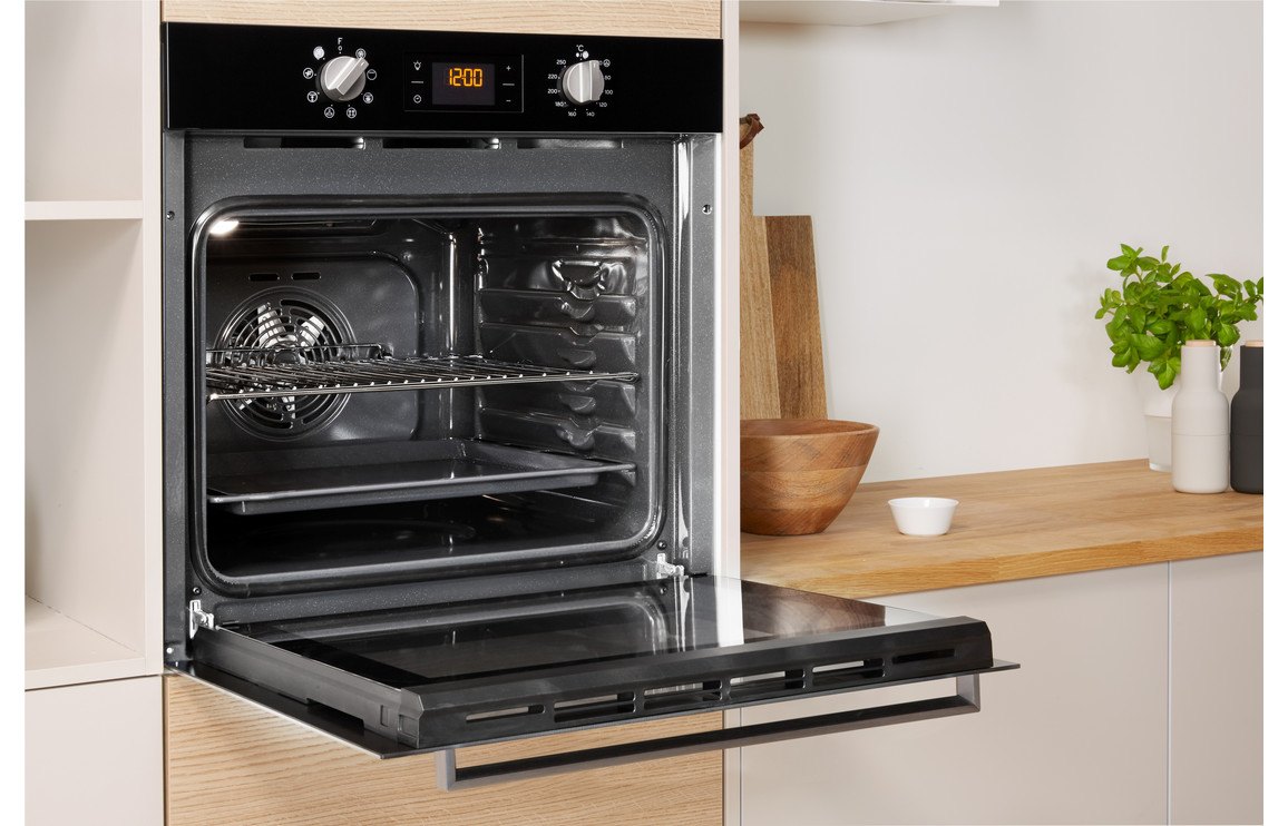 Indesit Black Single Electric Oven IFW 6340 BL UK - Image 3