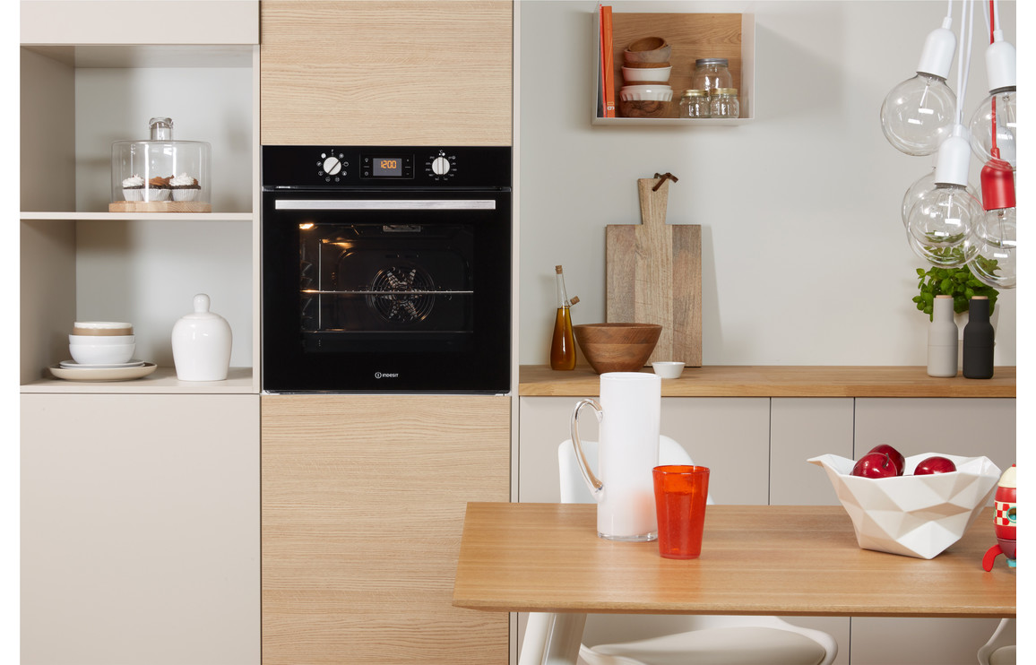 Indesit Black Single Electric Oven IFW 6340 BL UK - Image 2